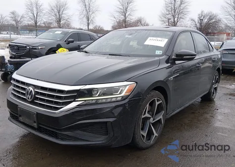 2020 Volkswagen Passat 2.0T R-Line z USA, uszkodzony, nr VIN 1VWMA7A37LC022500